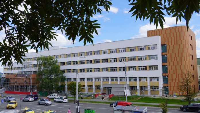 Spitalul Clinic Județean Sibiu, Maternitatea Sibiu, femeie 33 ani Sibiu, deces maternitate Sibiu, avort Sibiu, complicații post avort, poliția Sibiu, IPJ Sibiu, anchetă poliție Sibiu, DSP Sibiu, Direcția de Sănătate Publică Sibiu, cercetări Sibiu, tragedie Sibiu, moarte suspectă Sibiu, pacientă 33 ani Sibiu, sarcină 23 săptămâni, rupere prematură membrane, avort în curs, complicații medicale, spital Sibiu, urgență medicală Sibiu, secția maternitate Sibiu, obstetrică Sibiu, ginecologie Sibiu, medici Sibiu, asistente Sibiu, tratament Sibiu, supraveghere medicală, protocol medical Sibiu, parametri medicali, procedură medicală, act medical Sibiu, investigații poliție Sibiu, investigații DSP Sibiu, anchetă medicală Sibiu, control DSP Sibiu, pacient decedat Sibiu, cauze deces Sibiu, autopsie Sibiu, Institut Medico Legal Sibiu, raport medico legal, medic legist Sibiu, moarte maternă Sibiu, mortalitate maternă, caz tragic Sibiu, știri Sibiu, eveniment nefericit Sibiu, familie îndurerată Sibiu, comunitatea Sibiu, reacții oficiale Sibiu, purtător de cuvânt IPJ, Isabela Brad IPJ Sibiu, declarație poliție Sibiu, declarație spital Sibiu, informare oficială spital Sibiu, spital județean, maternitate județeană, pacientă internată Sibiu, tratament de specialitate Sibiu, supraveghere medicală Sibiu, complicații obstetricale, risc avort trimestru doi, infecție post avort, hemoragie Sibiu, șoc septic Sibiu, urgențe obstetricale, îngrijiri medicale Sibiu, moarte pacient Sibiu, sănătate publică Sibiu, siguranța pacientului Sibiu, încredere sistem medical, probleme sănătate Sibiu, criză medicală Sibiu, știre Sibiu, accident medical Sibiu, caz medical Sibiu, situație gravă Sibiu, investigații spital Sibiu, responsabilitate medicală Sibiu, erori medicale Sibiu, malpraxis Sibiu, spital România, sistem sanitar România, urgență Sibiu, salvarea vieții, complicații sarcină, pierdere sarcină, avort spontan Sibiu, procedură avort Sibiu, intervenție medicală Sibiu, maternitate România, sănătatea mamei, sănătatea femeii, îngrijire gravide, complicații sarcină România, moarte maternă România, statistici mortalitate maternă, medic obstetrician Sibiu, ginecolog Sibiu, secția obstetrică Sibiu, decese maternități România, tragedii maternități, siguranță maternități, act medical România, control medical România, DSP control Sibiu, Poliția Sibiu investigații, anchetă oficială Sibiu, declarație DSP Sibiu, comunicat spital Sibiu, pacientă spital Sibiu, probleme medicale Sibiu, situație critică Sibiu, știre deces Sibiu, știre spital Sibiu, cazul Sibiu, tragedie maternitate, anchetă maternitate, poliția investighează, cercetare deces, deces spital, pacient decedat spital, probleme sănătate publică, sistem medical Sibiu, comunitate Sibiu reacții, moarte tragică Sibiu, incident medical Sibiu, urgență obstetricală, proceduri medicale, respectarea protocoalelor, verificări DSP, transparență medicală, informare publică Sibiu, sănătate România, probleme spitale România, mortalitate spital România, reacții comunitate, consecințe legale Sibiu, măsuri legale Sibiu, răspuns autorități Sibiu, DSP verificări Sibiu, control administrativ, control medical, anchetă în desfășurare, pacientă tânără Sibiu, moarte prematură Sibiu, știri locale Sibiu, știri naționale Sibiu, presa Sibiu, investigație Sibiu, tragedie medicală Sibiu, complicații severe, maternitate spital județean, caz anchetat, concluzii autopsie, rezultat anchetă Sibiu, sănătate maternă, protecția pacientului, caz dramatic Sibiu, pacientă 33 ani decedată, spital urgență Sibiu, maternitate SCJU Sibiu, femeie decedată Sibiu, știre oficială Sibiu, reacții Sibiu, urmări anchetă Sibiu, caz în desfășurare, raport final DSP, raport poliție Sibiu, justiție Sibiu, răspundere medicală, situație tragică, sănătate femei România, mortalitate femei România, sarcină complicată, pierdere sarcină Sibiu, avort terapeutic Sibiu, avort medical Sibiu, deces matern, raport oficial Sibiu, dosar penal Sibiu, anchetă penală Sibiu, cazul mamei Sibiu, tragedie spital Sibiu, poliția cercetează, DSP cercetează, probleme spital Sibiu.